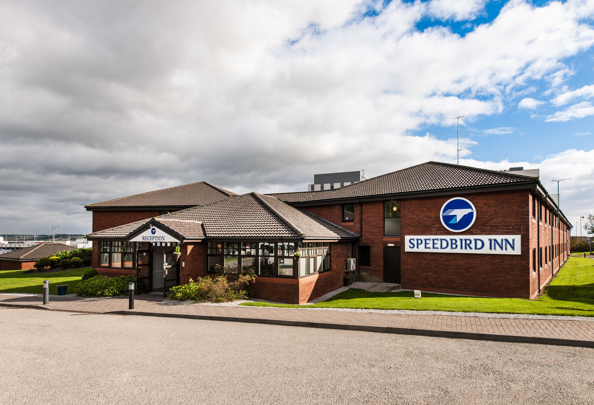 Leonardo Inn Aberdeen Airport Dyce Exterior photo